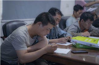 朝陽(yáng)集團(tuán)開(kāi)展行車和有限作業(yè)空間安全操作培訓(xùn)、道路交通安全培訓(xùn)